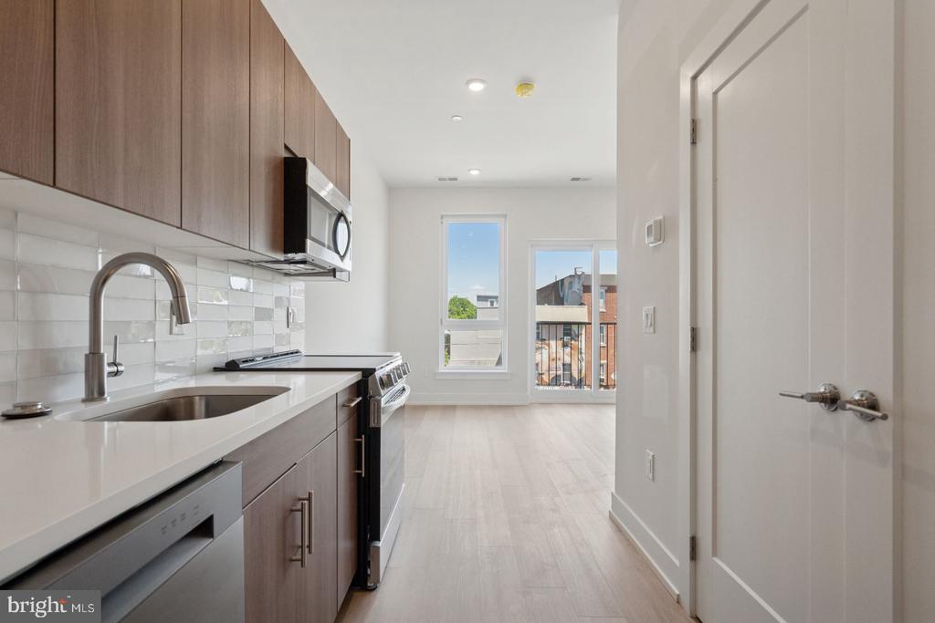 130 W GIRARD AVENUE Unit: 501