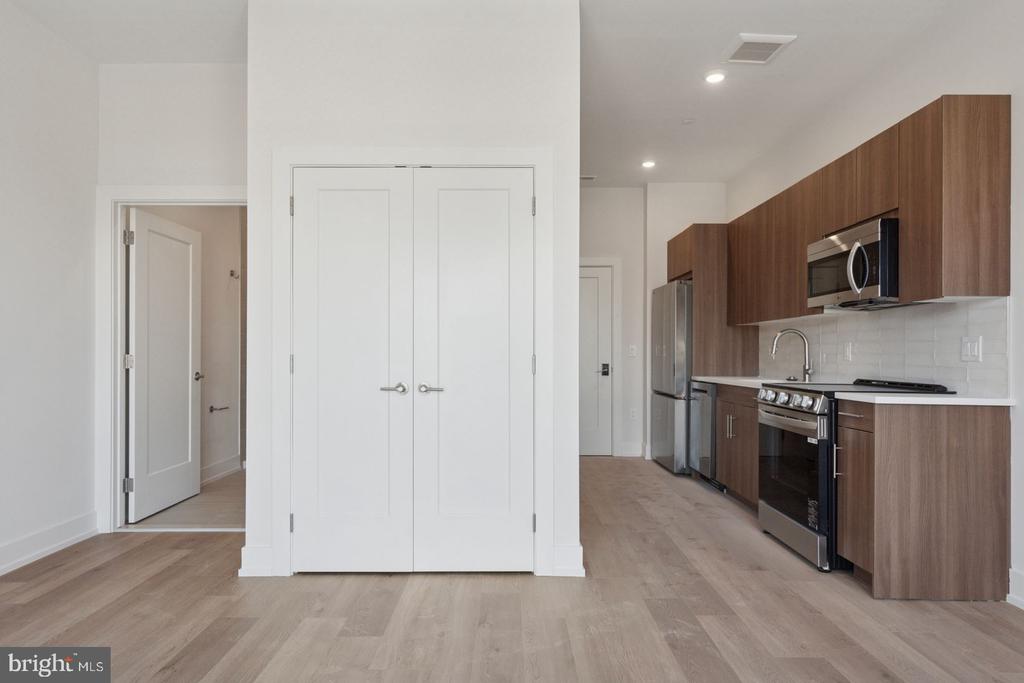 130 W GIRARD AVENUE Unit: 501