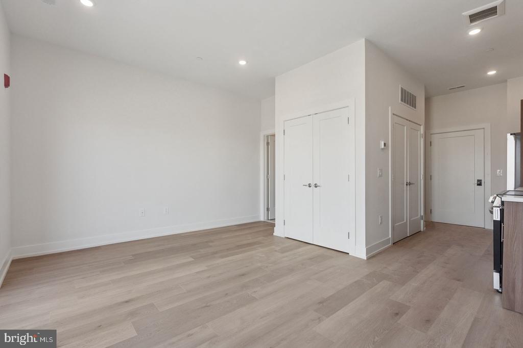 130 W GIRARD AVENUE Unit: 501