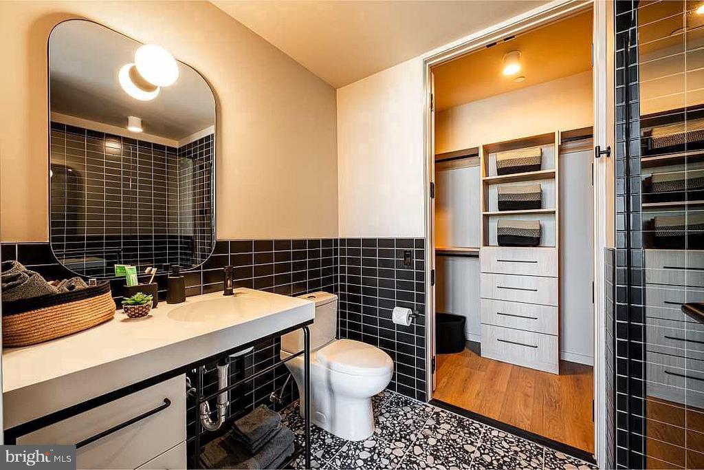 1700 N FRONT STREET Unit: 207