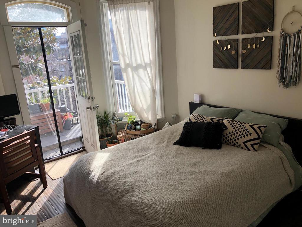 1832 GREEN STREET Unit: 2R