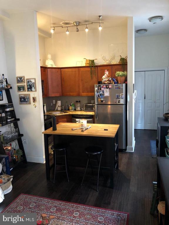 1832 GREEN STREET Unit: 2R