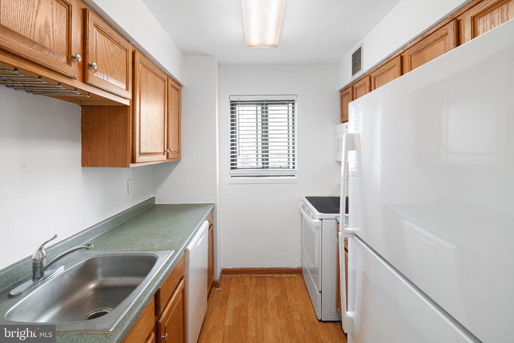 1420 LOCUST STREET Unit: 33R