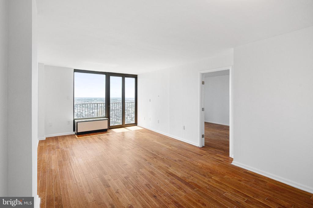 1420 LOCUST STREET Unit: 33R