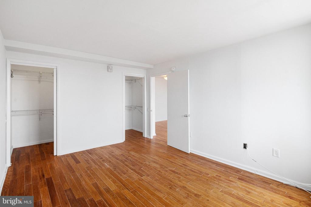 1420 LOCUST STREET Unit: 33R