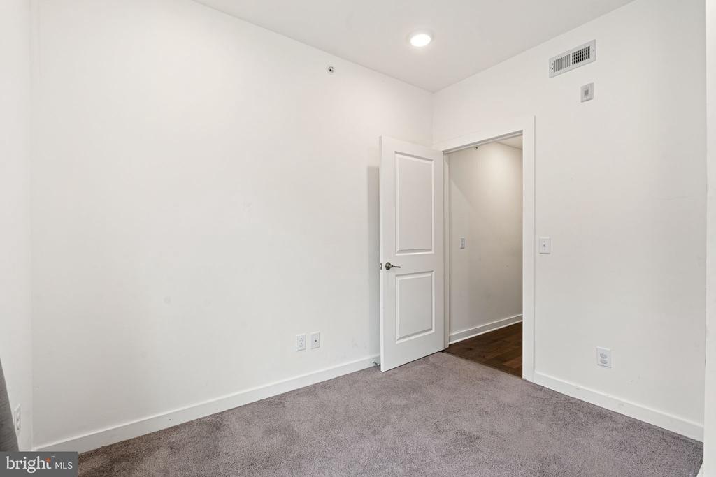 1843 N 6TH STREET Unit: J