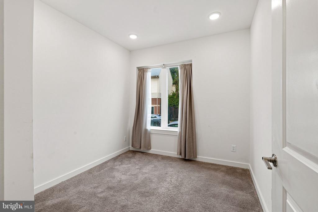 1843 N 6TH STREET Unit: J