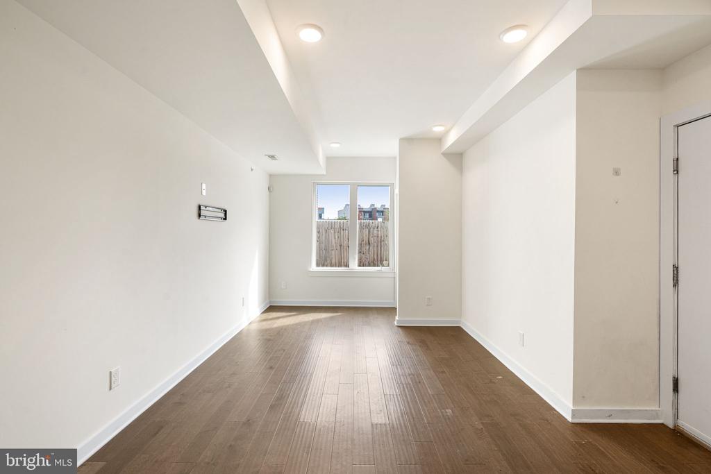 1843 N 6TH STREET Unit: J