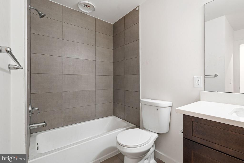 1843 N 6TH STREET Unit: J