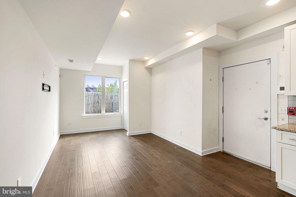 1843 N 6TH STREET Unit: J