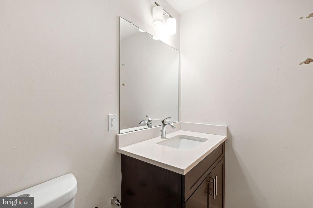 1843 N 6TH STREET Unit: J