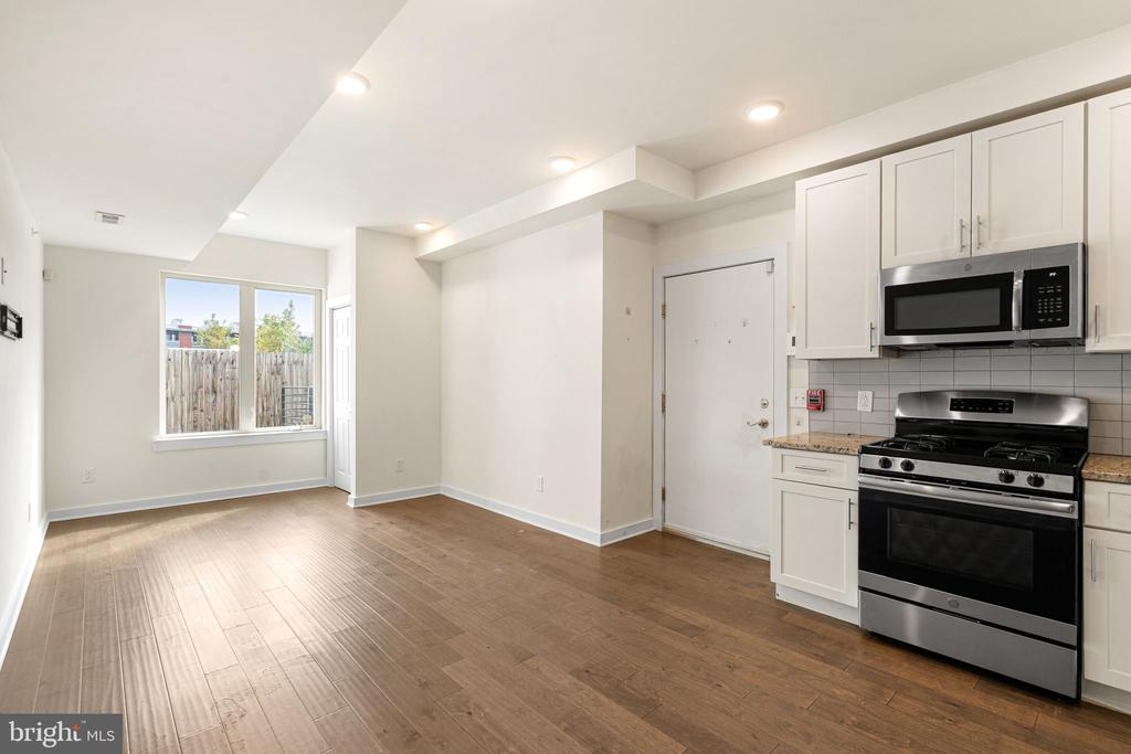 1843 N 6TH STREET Unit: J