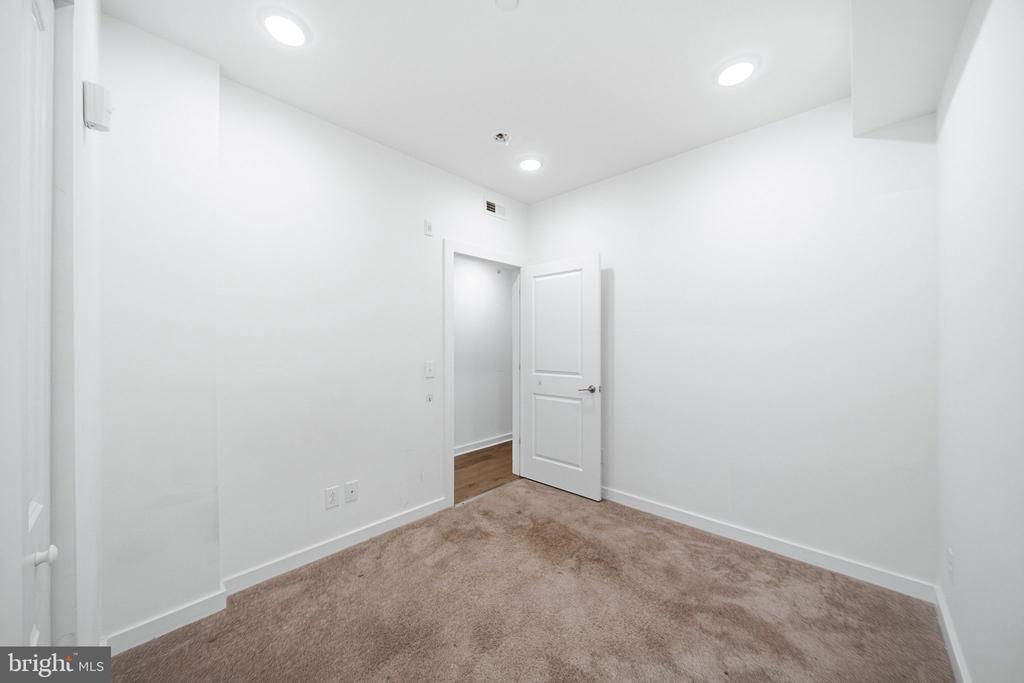 1843 N 6TH STREET Unit: J
