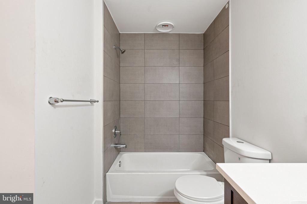 1843 N 6TH STREET Unit: J