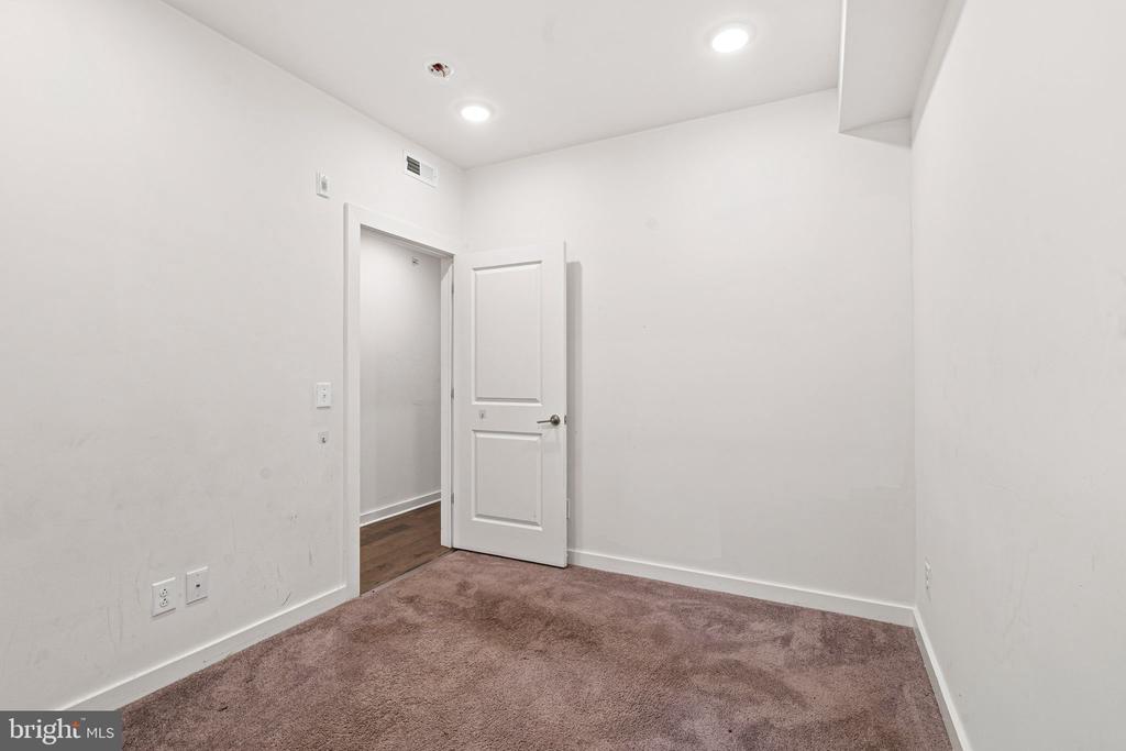 1843 N 6TH STREET Unit: J