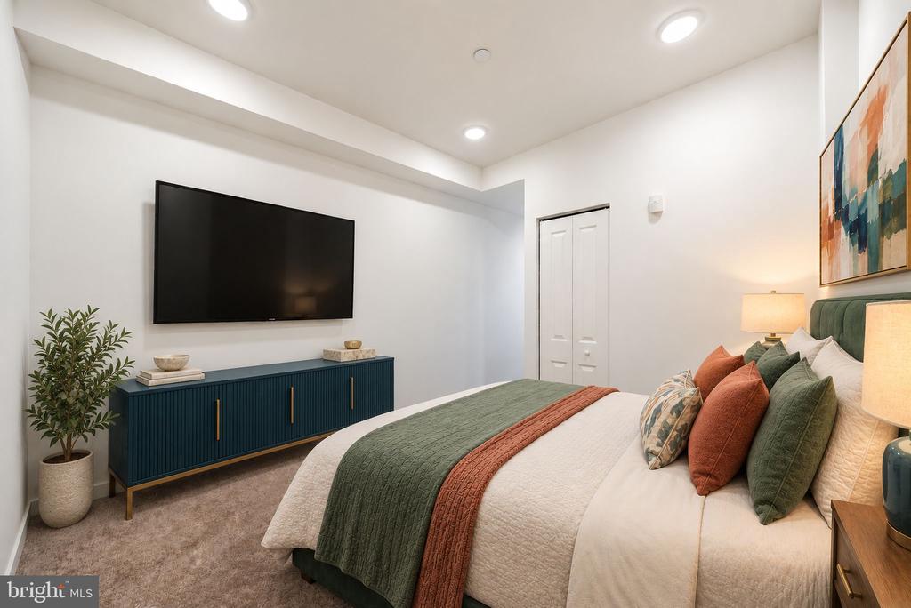 1843 N 6TH STREET Unit: J