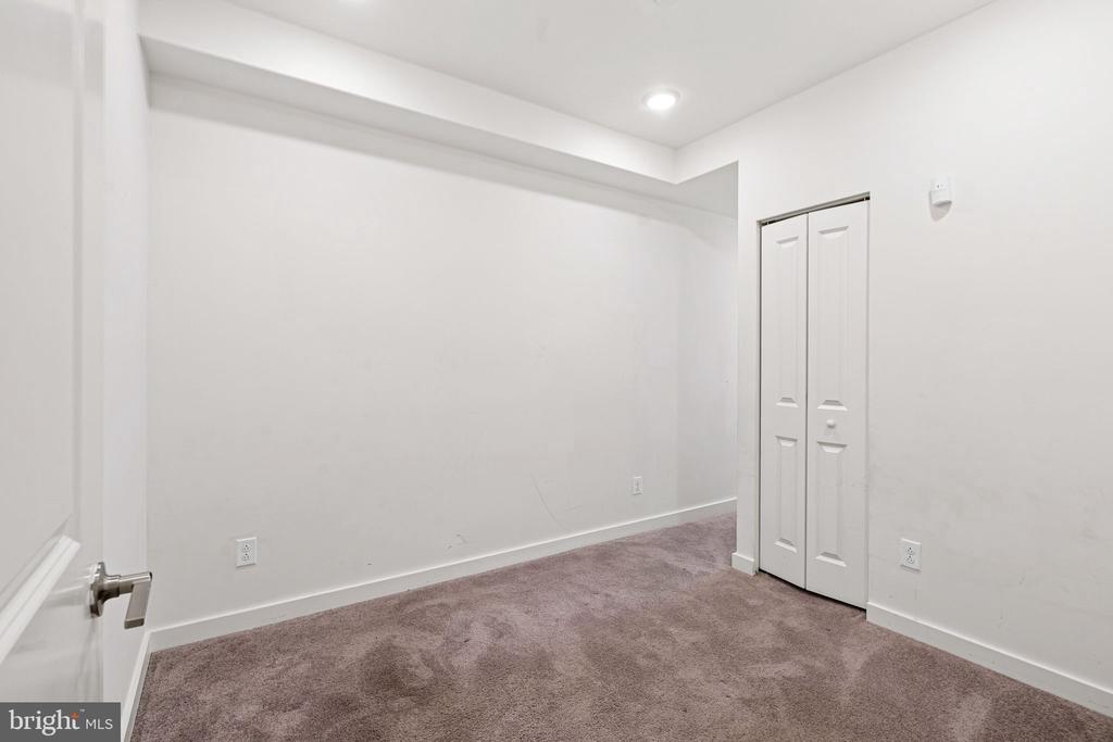 1843 N 6TH STREET Unit: J
