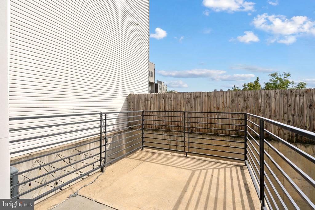 1843 N 6TH STREET Unit: J