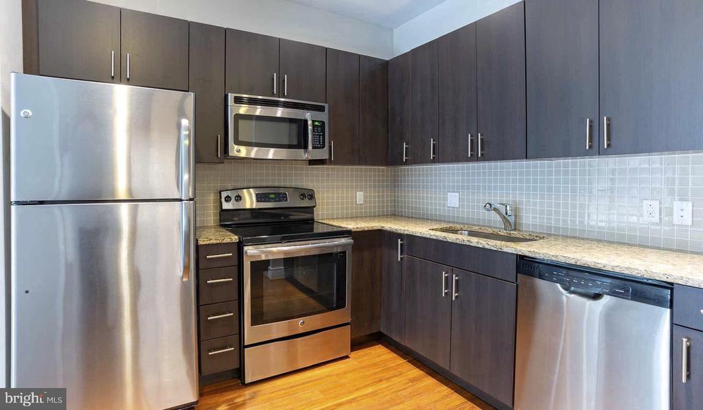 521 S BROAD STREET Unit: 710