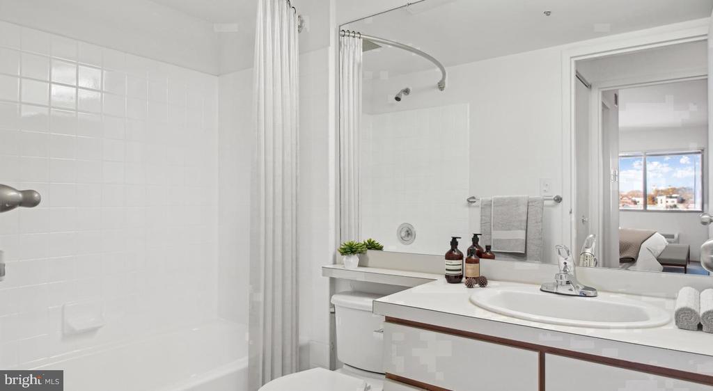 450 N 18TH STREET Unit: 1202