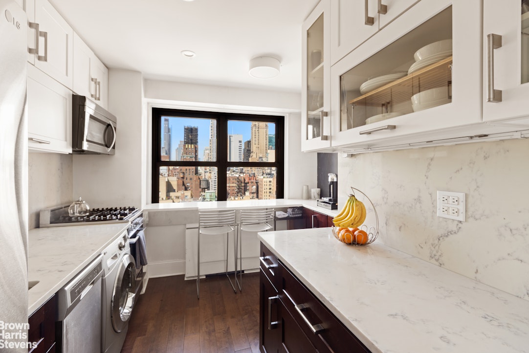 160 E 38TH Street 22D