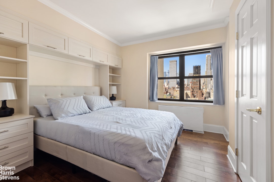 160 E 38TH Street 22D