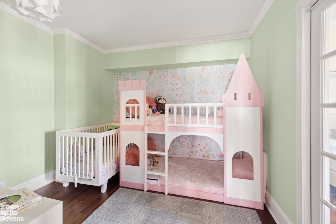 160 E 38TH Street 22D