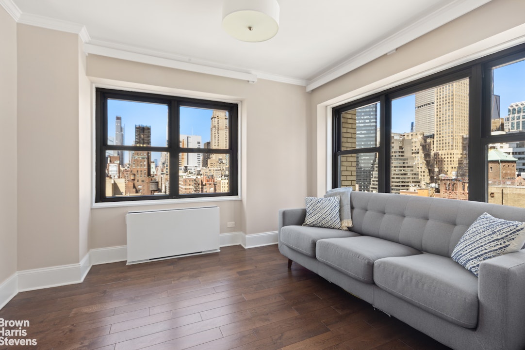 160 E 38TH Street 22D