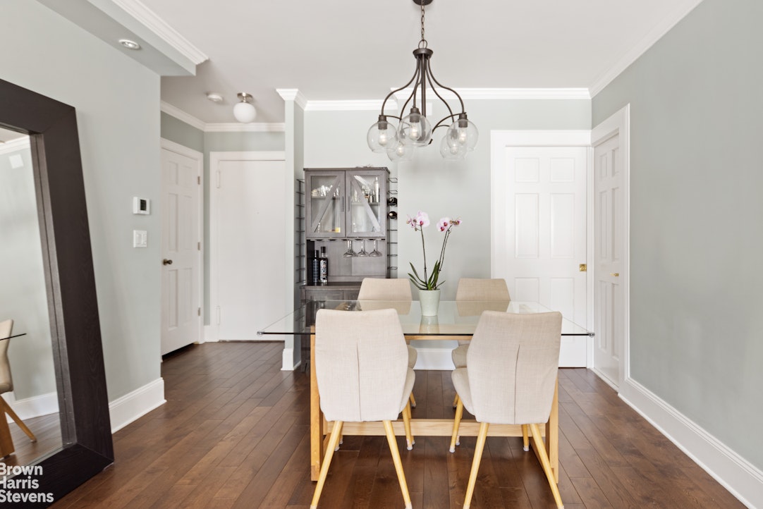 160 E 38TH Street 22D