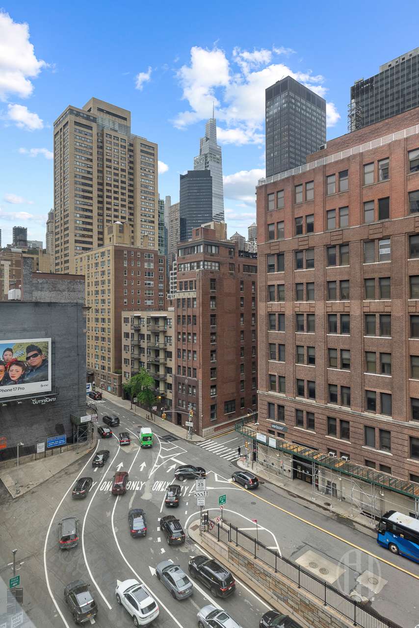 225 E 36th Street 9D