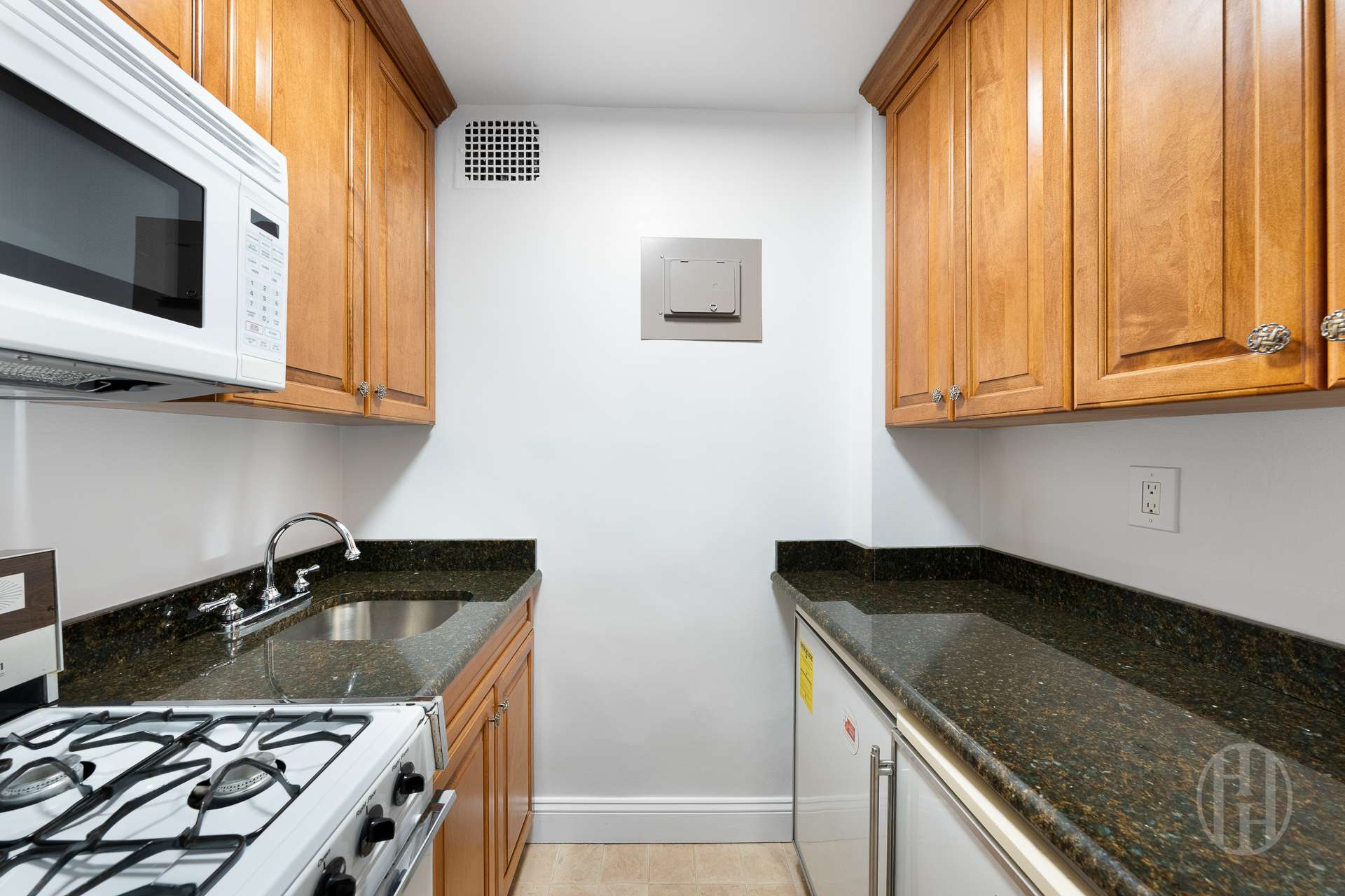 225 E 36th Street 9D