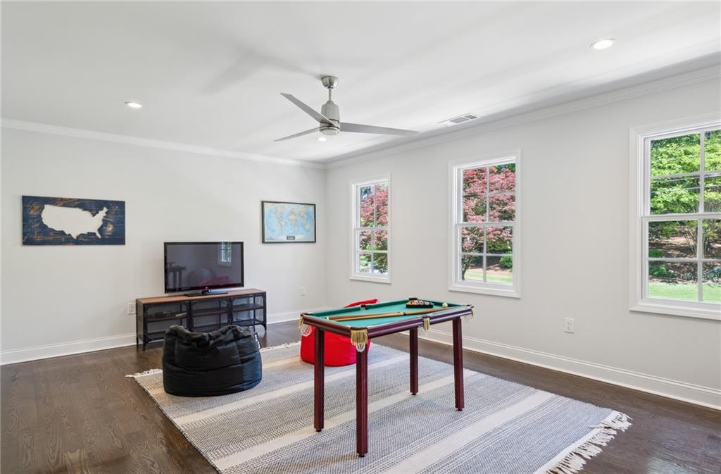 4152 Club Drive NE