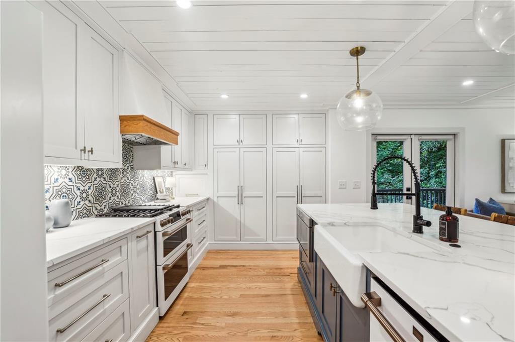 1990 Cambria Avenue NW