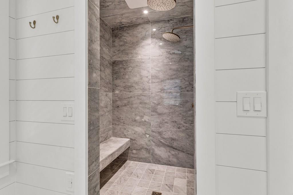 568 E Wesley Road NE