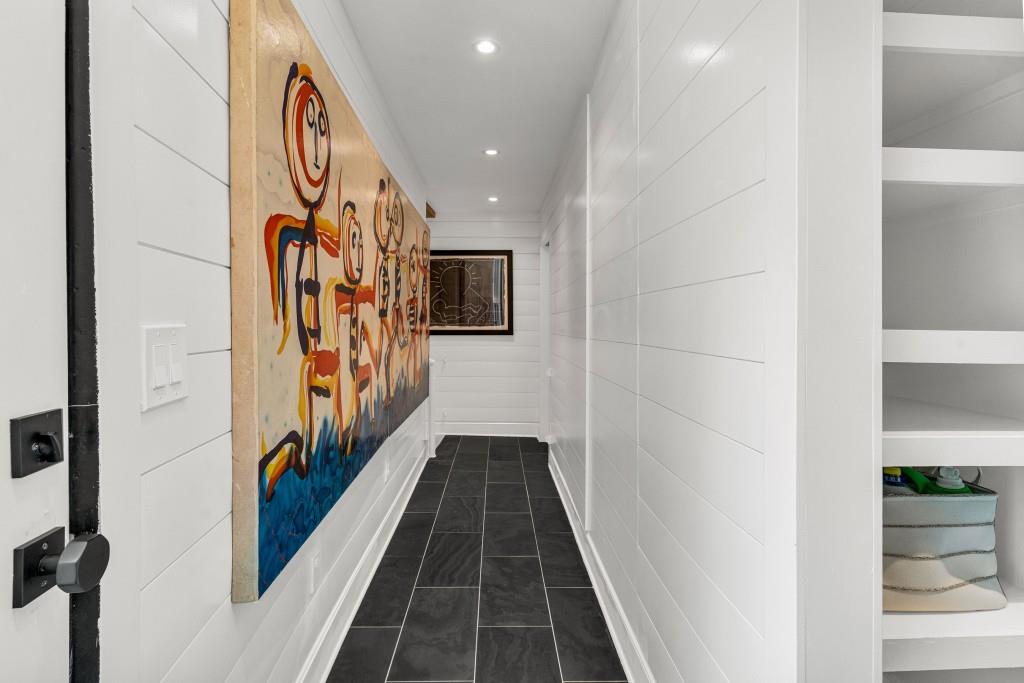 568 E Wesley Road NE