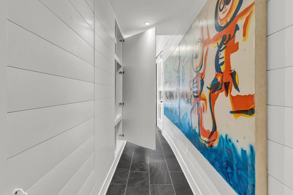 568 E Wesley Road NE