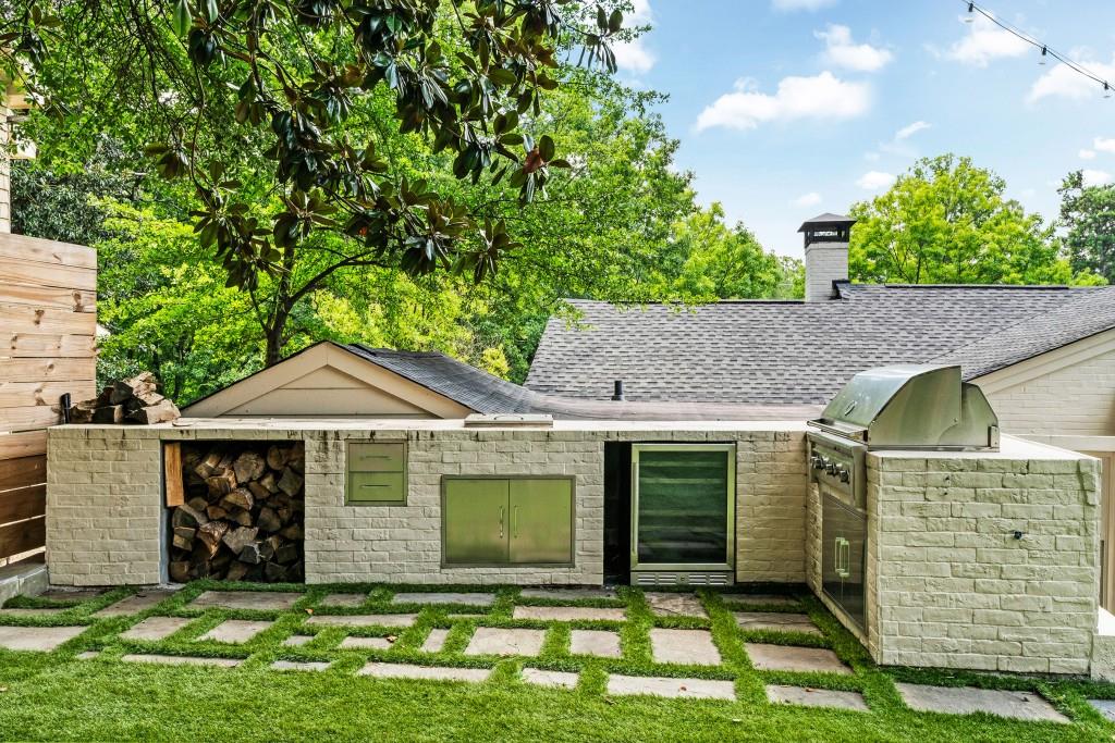 568 E Wesley Road NE