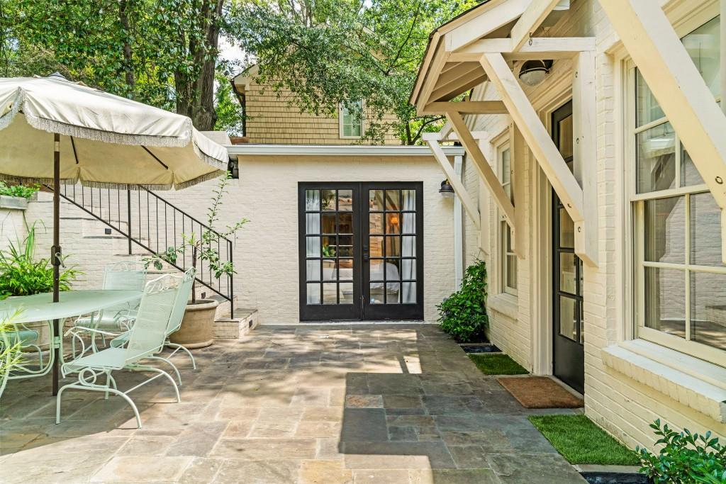 568 E Wesley Road NE