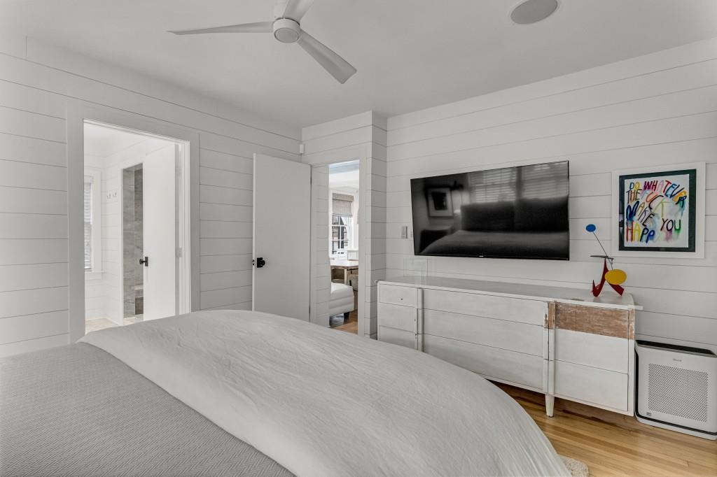 568 E Wesley Road NE