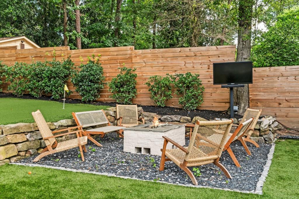 568 E Wesley Road NE