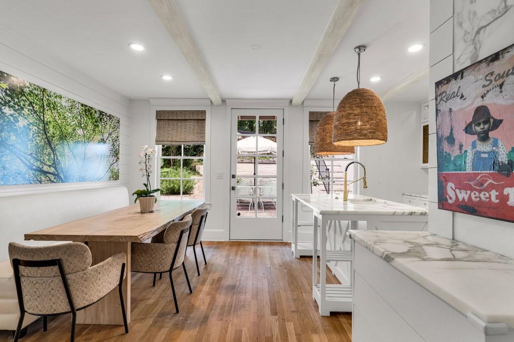 568 E Wesley Road NE