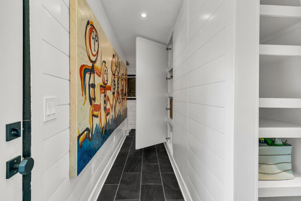 568 E Wesley Road NE