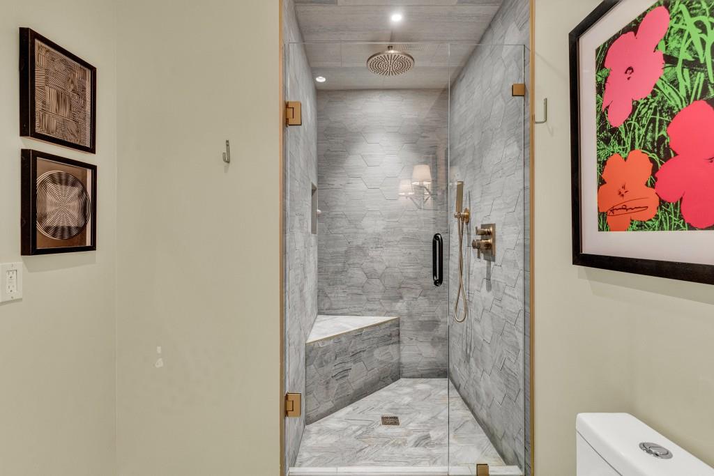 568 E Wesley Road NE