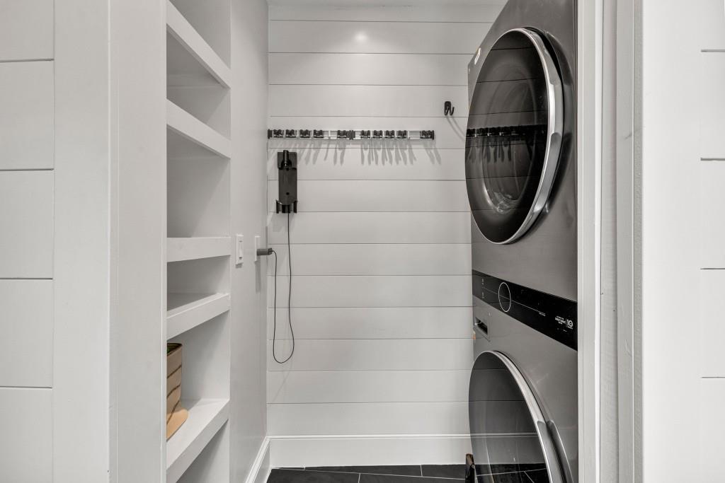 568 E Wesley Road NE