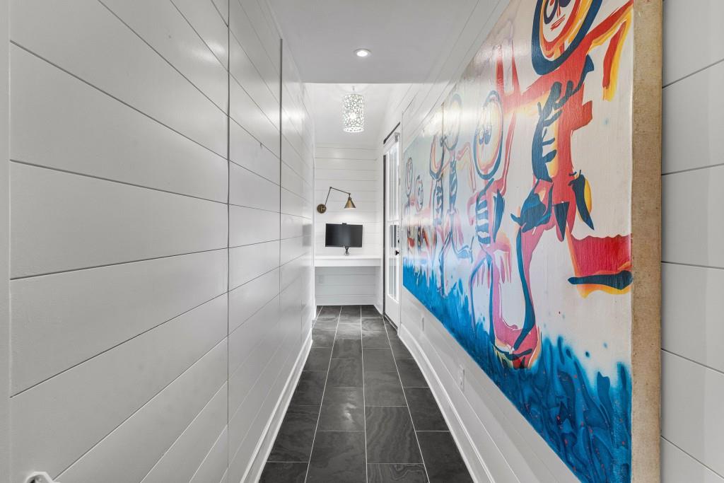 568 E Wesley Road NE