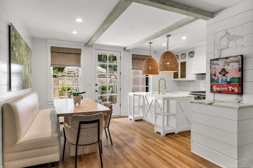 568 E Wesley Road NE