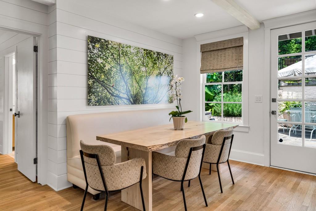 568 E Wesley Road NE