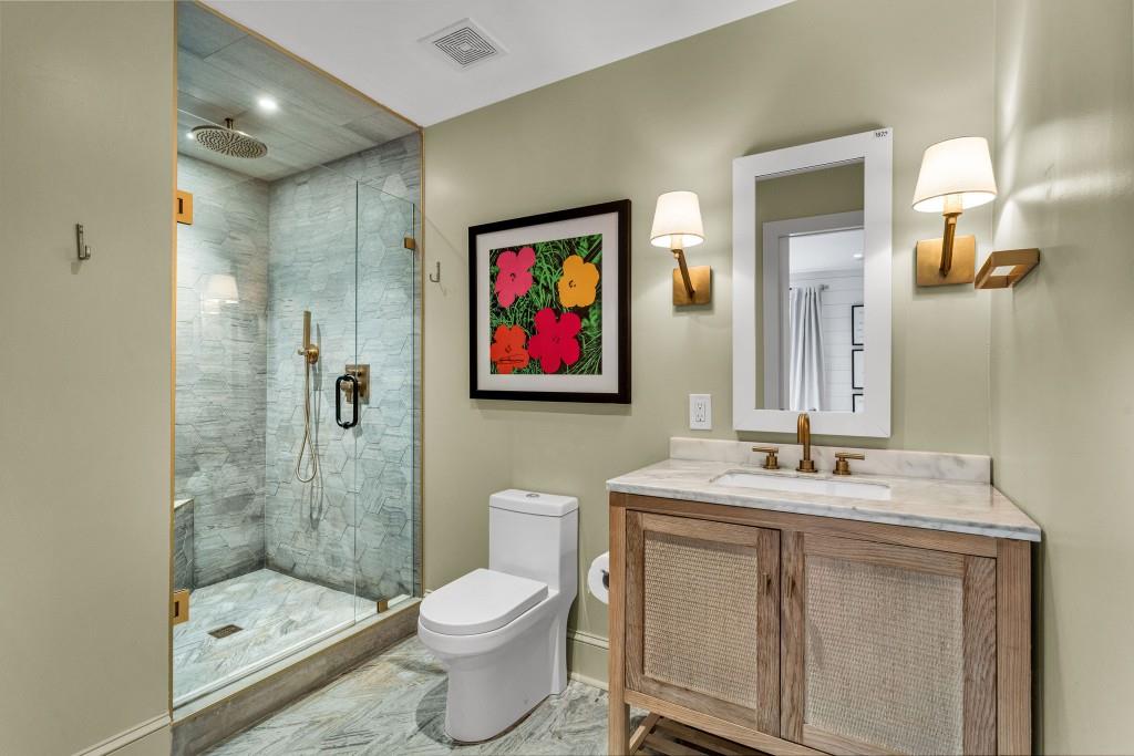 568 E Wesley Road NE