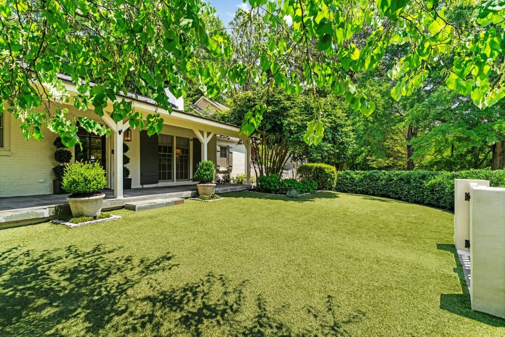 568 E Wesley Road NE