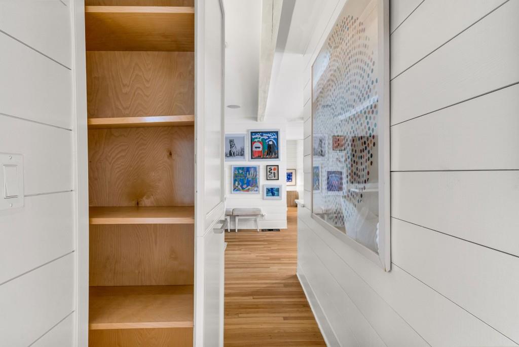 568 E Wesley Road NE